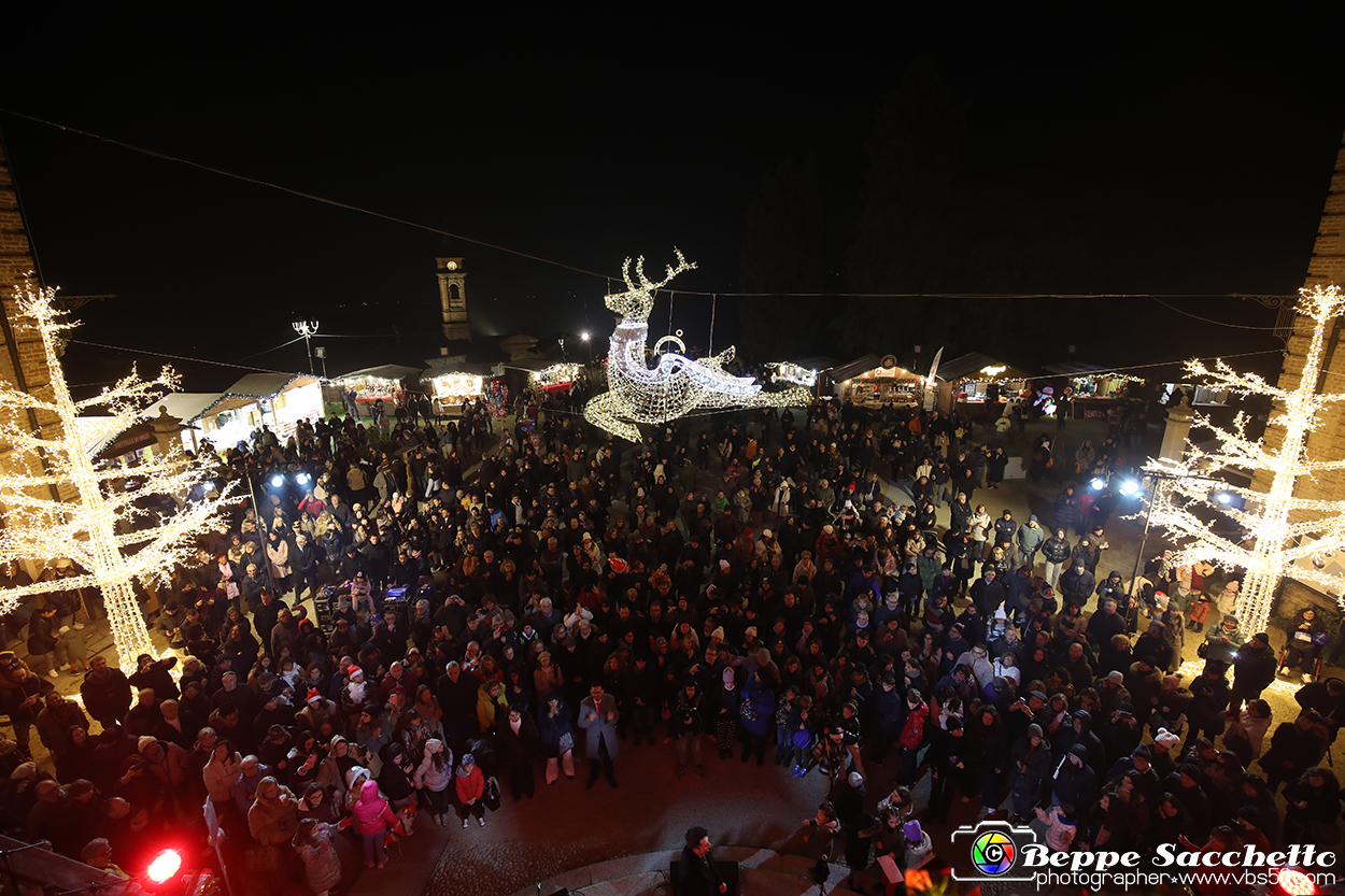 VBS_4463 -  Il Magico Paese di Natale 2024 - Spettacolo di Inaugurazione a Govone.jpg